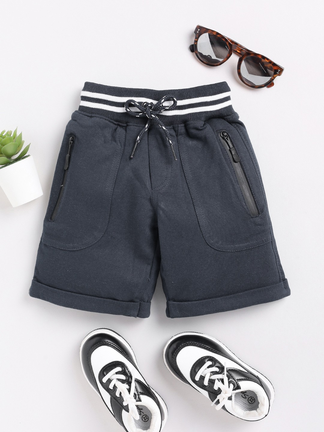 

Moms Love Kids Girls Shorts, Charcoal