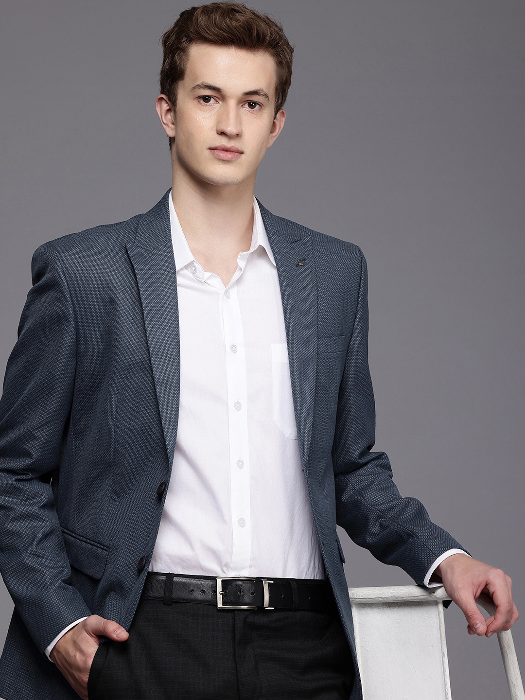 

Louis Philippe Slim Fit Self Design Single-Breasted Formal Blazer, Navy blue