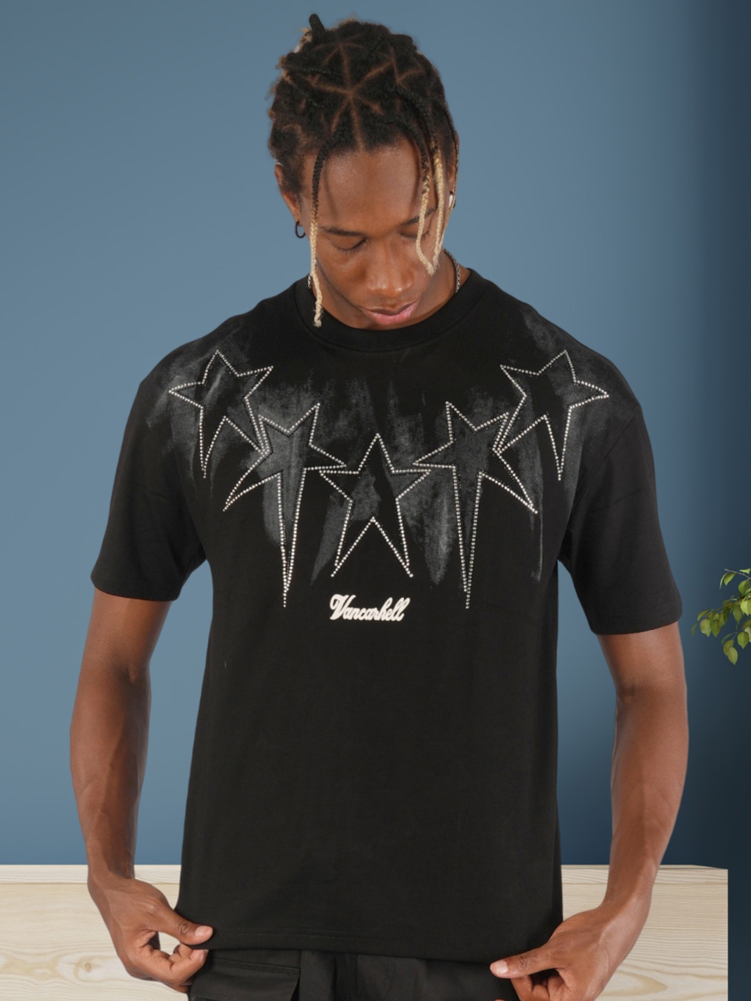 

BOTABOCHI Men Cotton Embellished Geometric Printed T-shirt, Black