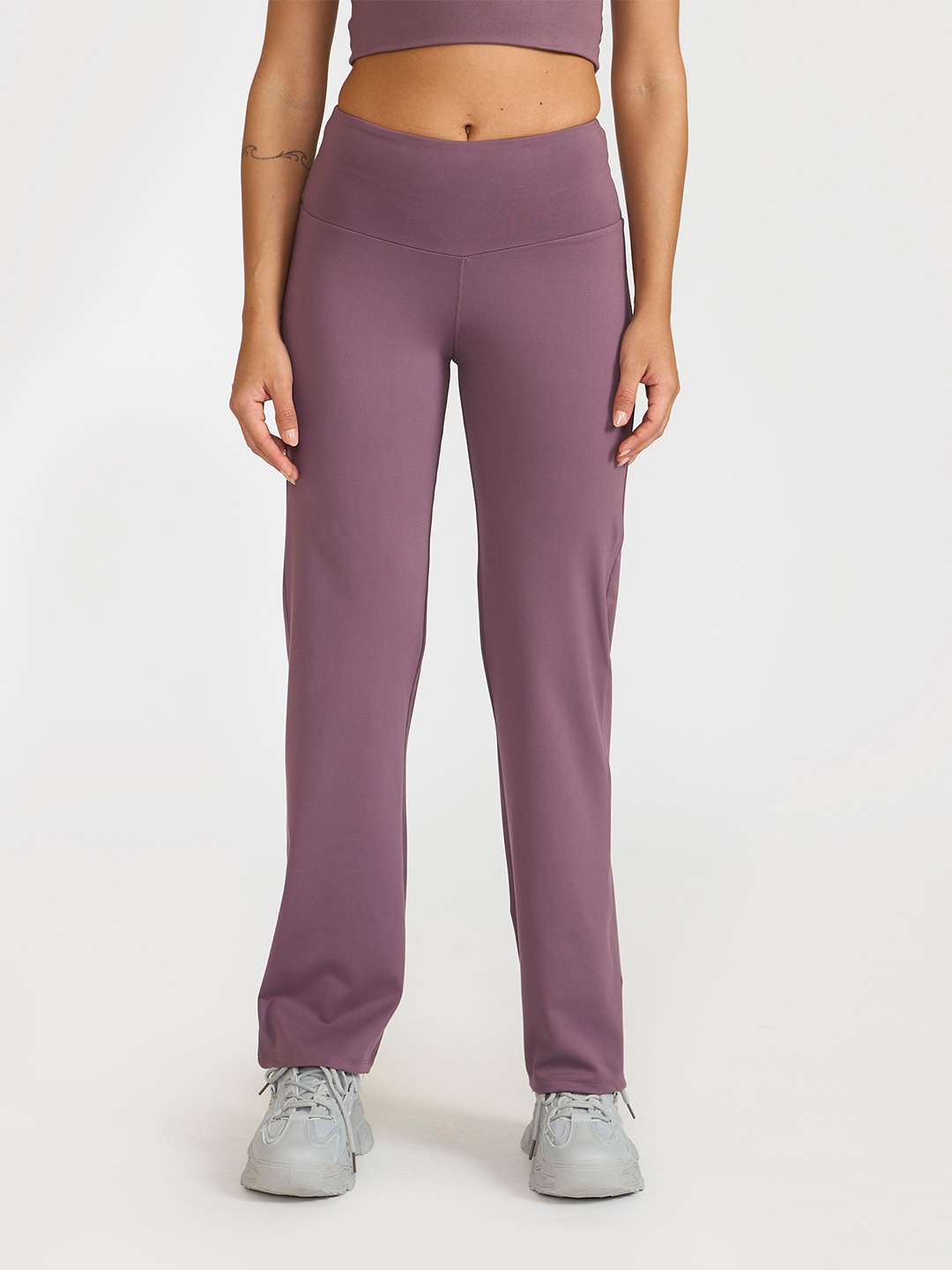 

Hunnit Women High Waisted Dry Fit Stretchable Straight Pants, Mauve