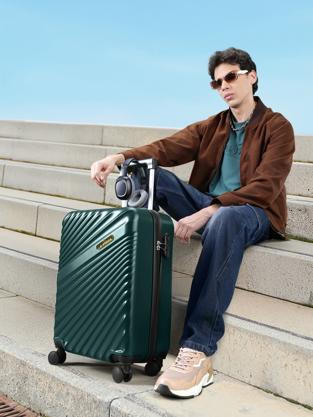 

WROGN Maverick 360 Degree Rotation Hard-Sided Cabin-Sized Trolley Bag - 44L, Green