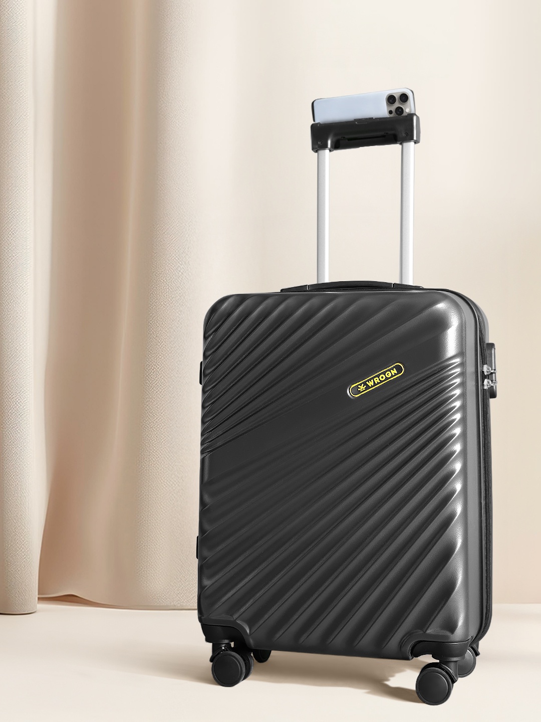 

WROGN Maverick 360 Degree Rotation Hard-Sided Cabin-Sized Trolley Bag - 44L, Grey