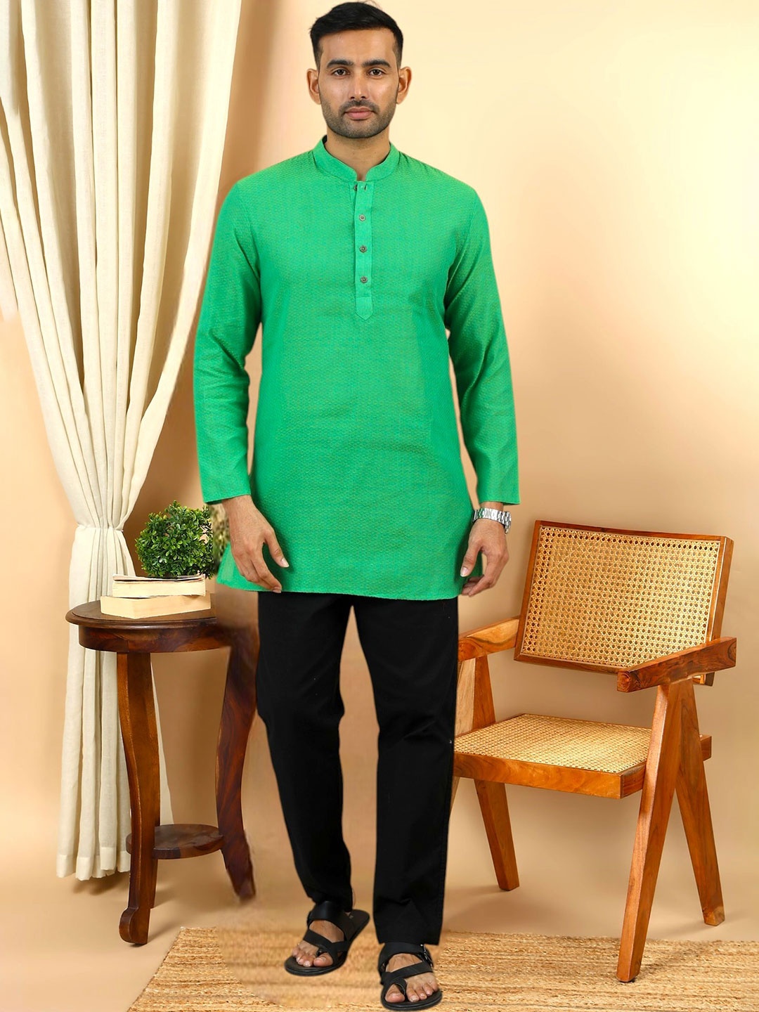 

TATTVA Men Geometric Woven Design Mandarin Collar Pure Cotton Straight Kurta, Green