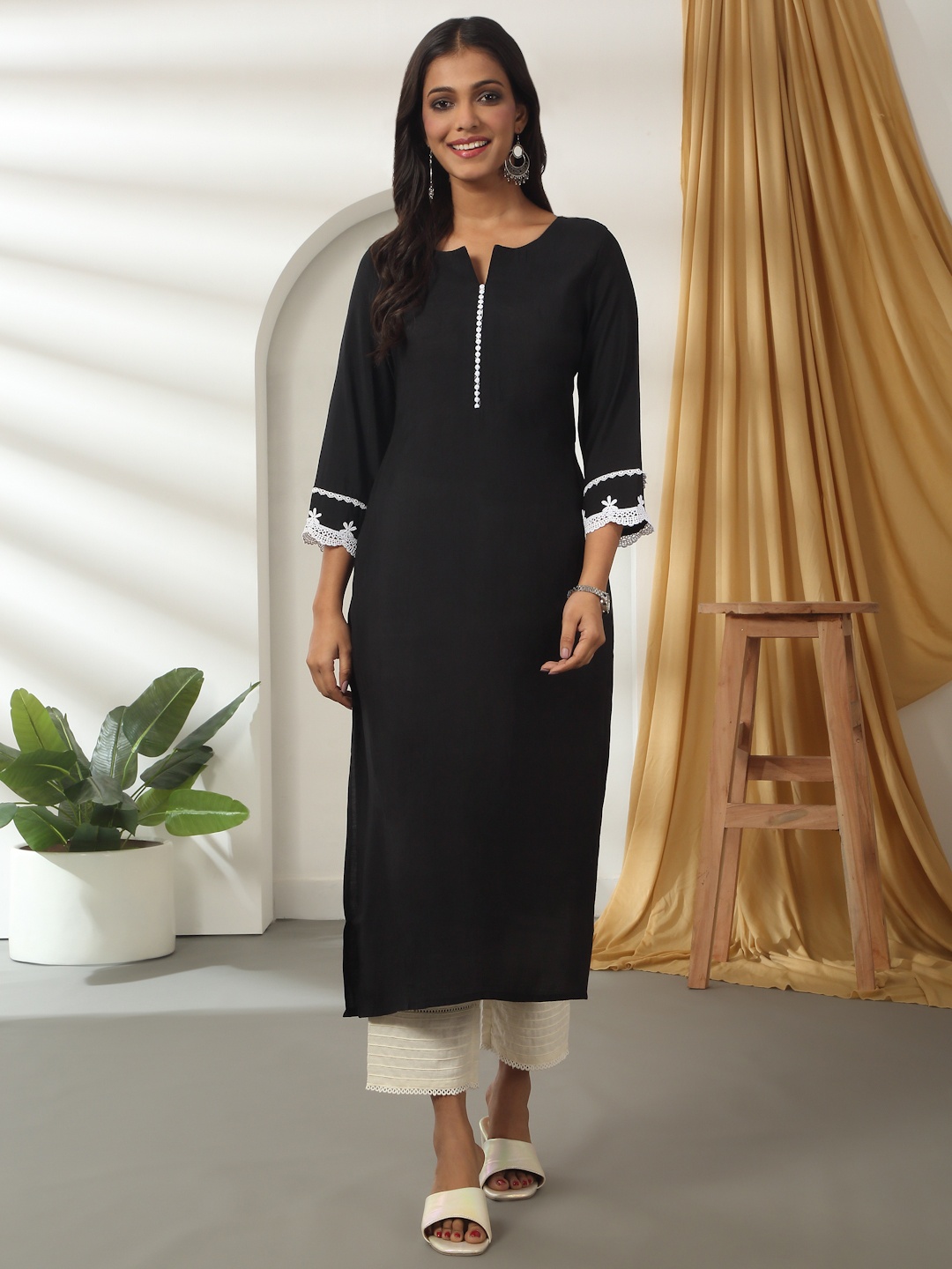 

Likha Three Quarter Sleeved Kurta, Black