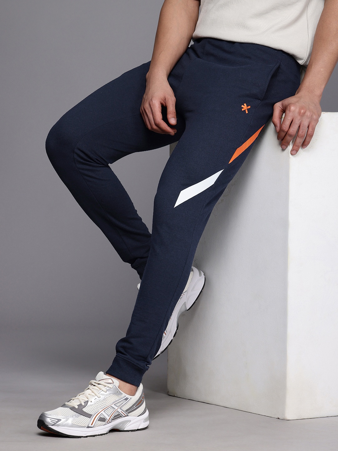 

HRX by Hrithik Roshan Men Lifestyle Geometric Printed Terry Joggers, Navy blue