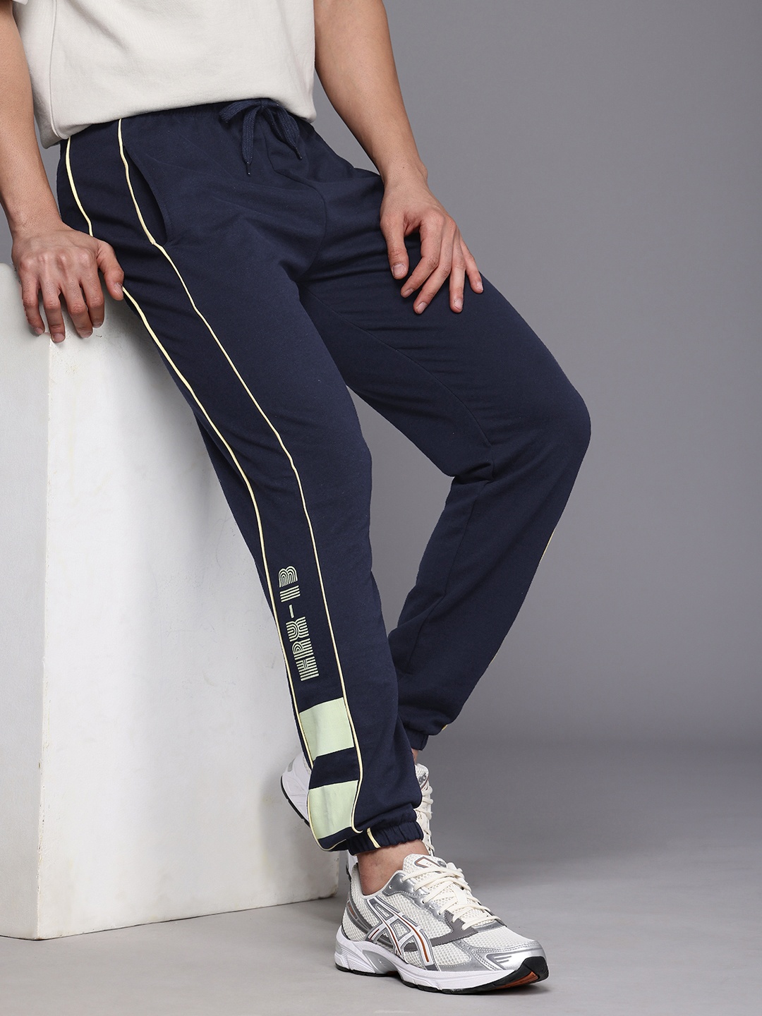 

HRX by Hrithik Roshan Men Lifestyle Brand Logo Printed Terry Baggy Joggers, Navy blue