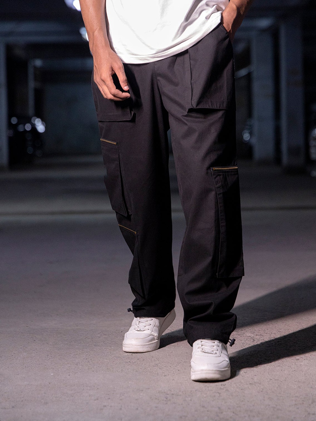 

Kranium Zapper Men Pure Cotton Mid Rise Cargo Parachute Track Pants, Black