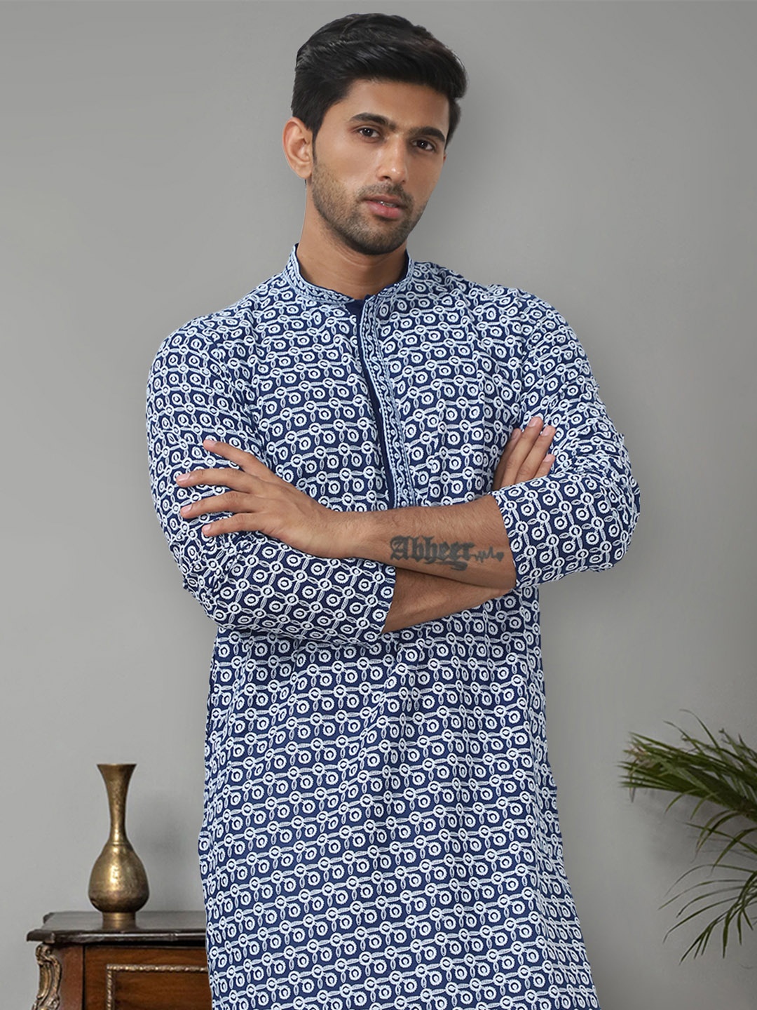 

Jompers Geometric Embroidered Pure Cotton Regular Chikankari Straight Kurta, Navy blue
