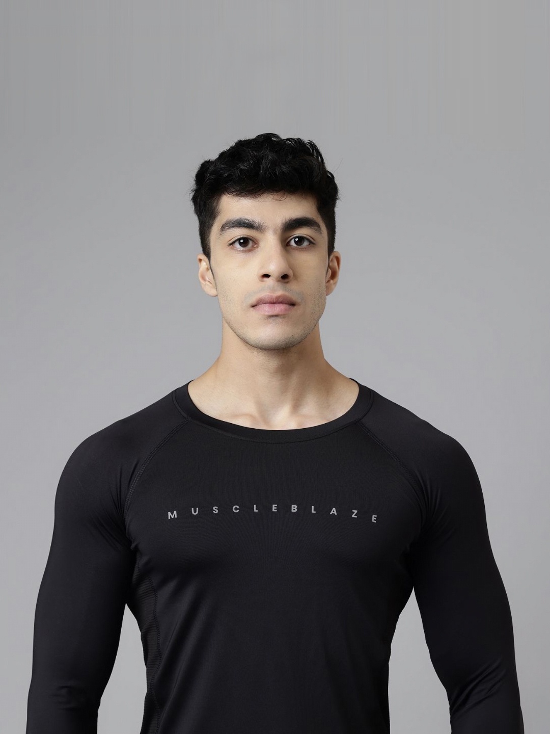 

MuscleBlaze Men Round Neck Long Sleeves T-shirt, Black