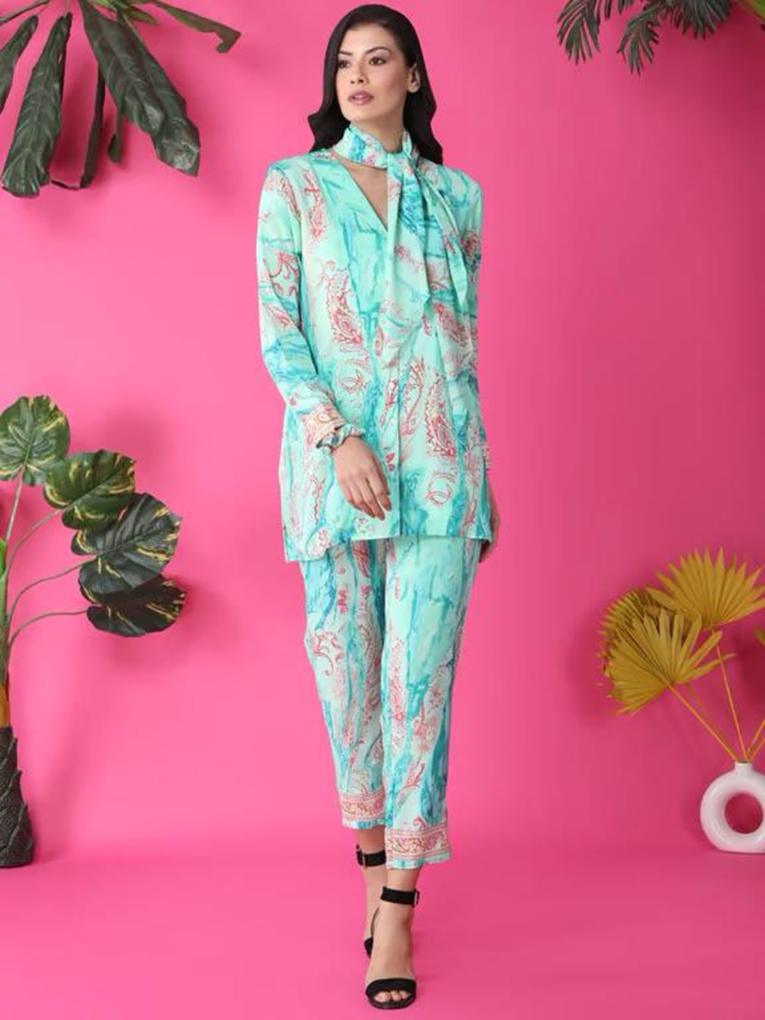

KWEEN Women Printed Shirt with Shorts, Turquoise blue