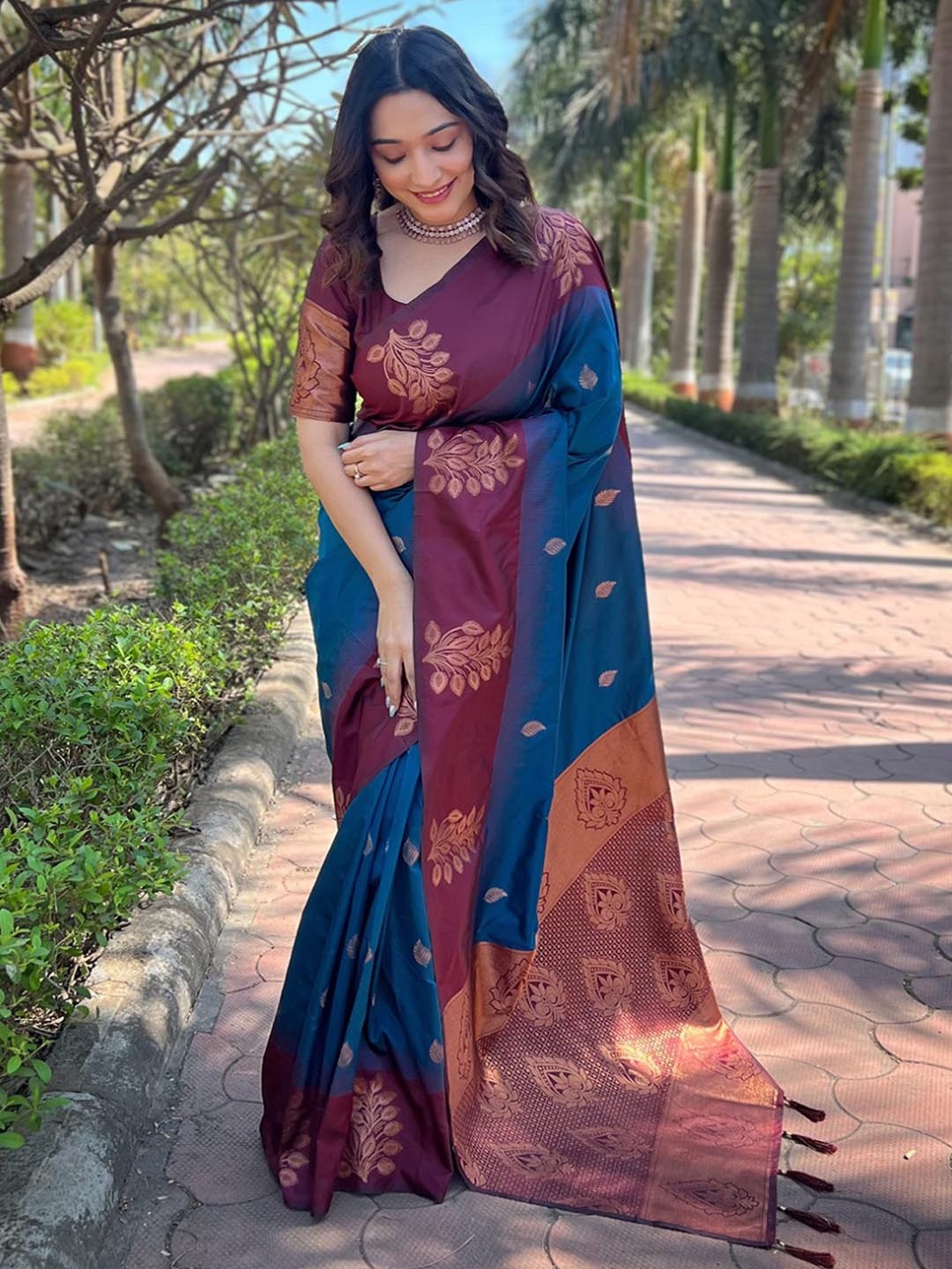 

Mitera Woven Design Zari Banarasi Saree, Blue
