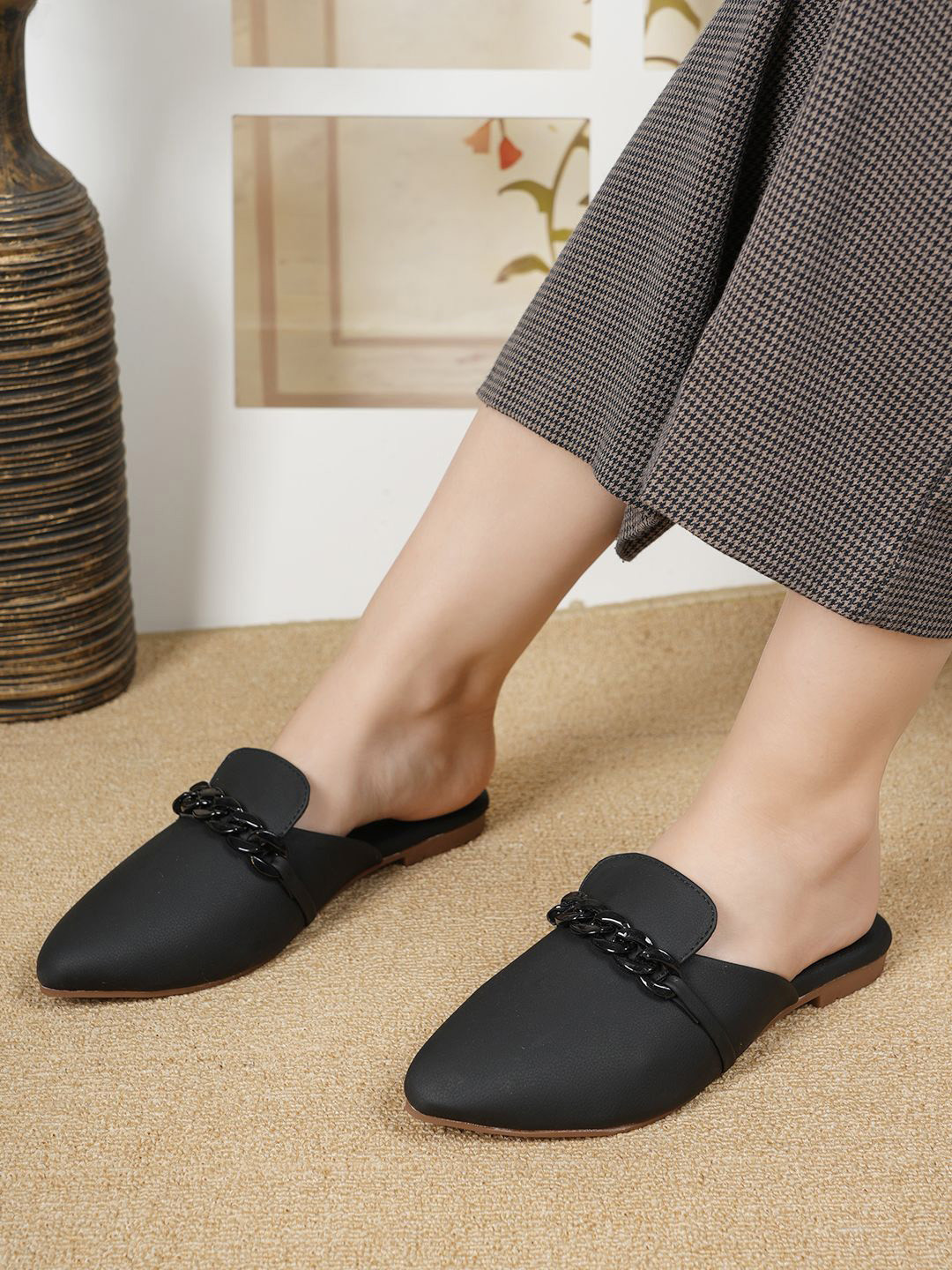 

DressBerry Women Pointed Toe Mules, Black