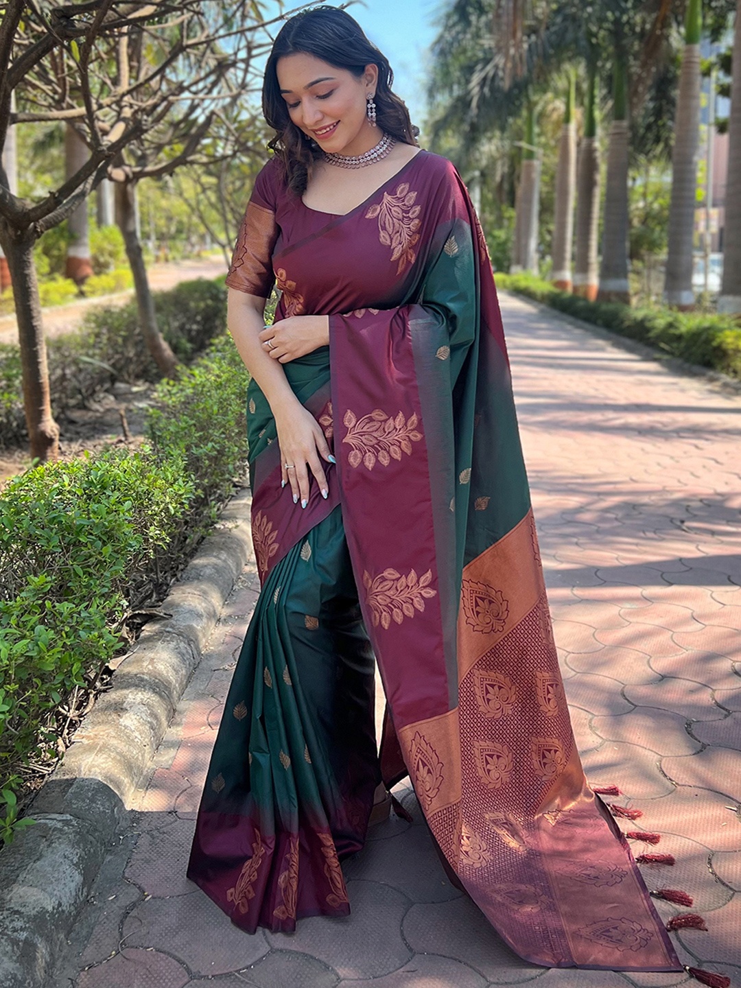 

Panzora Woven Design Zari Silk Blend Banarasi Saree, Green