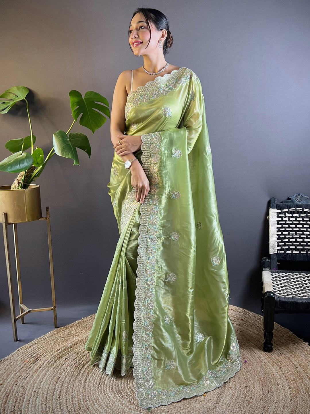 

Anouk Floral Embellished Sequinned Tissue Saree, Green