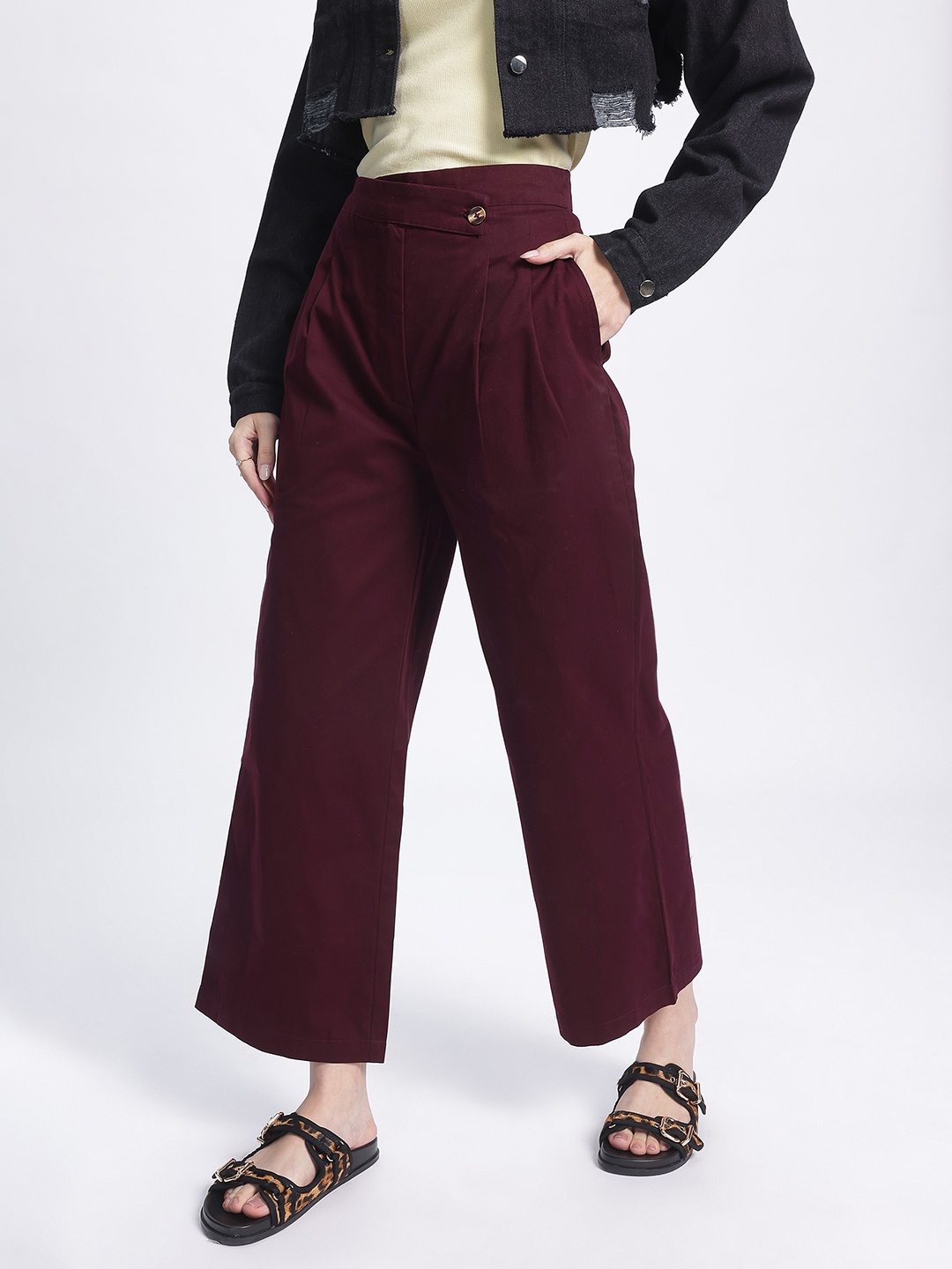 

DressBerry Women Versatile Vibes Pleated Cropped Trousers, Burgundy