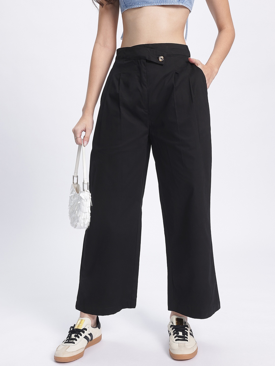 

DressBerry Women Bold Basics Pleated Cropped Trousers, Black