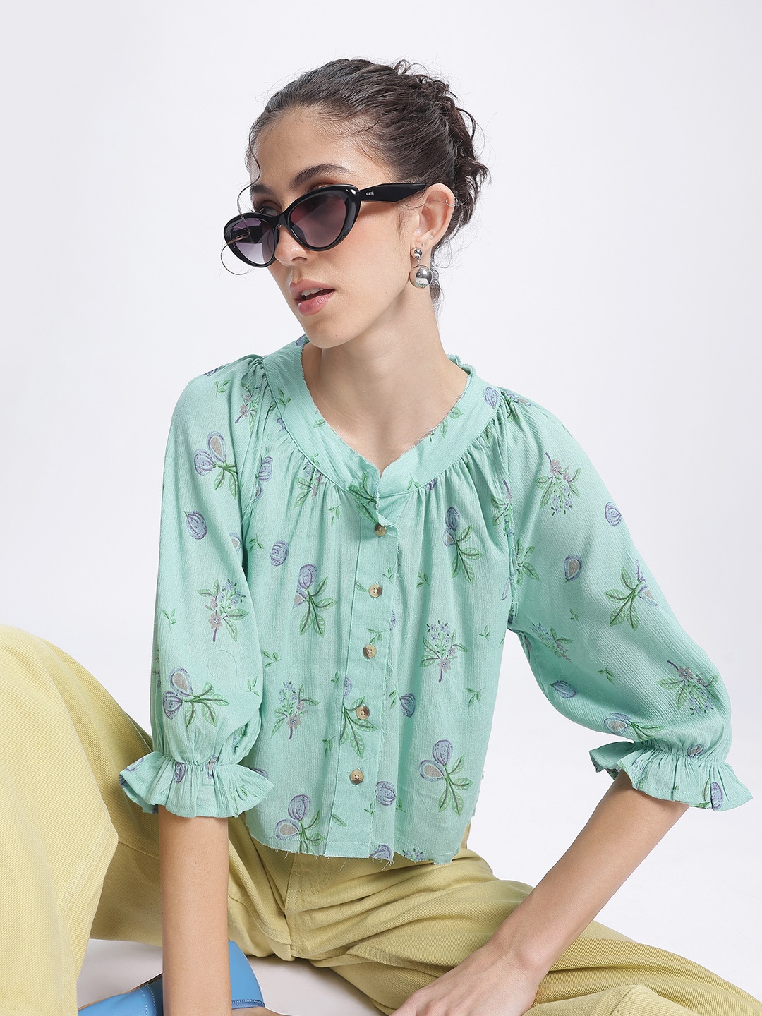 

DressBerry Keep it Raw Floral Raw Hem Shirt-Style Top, Green