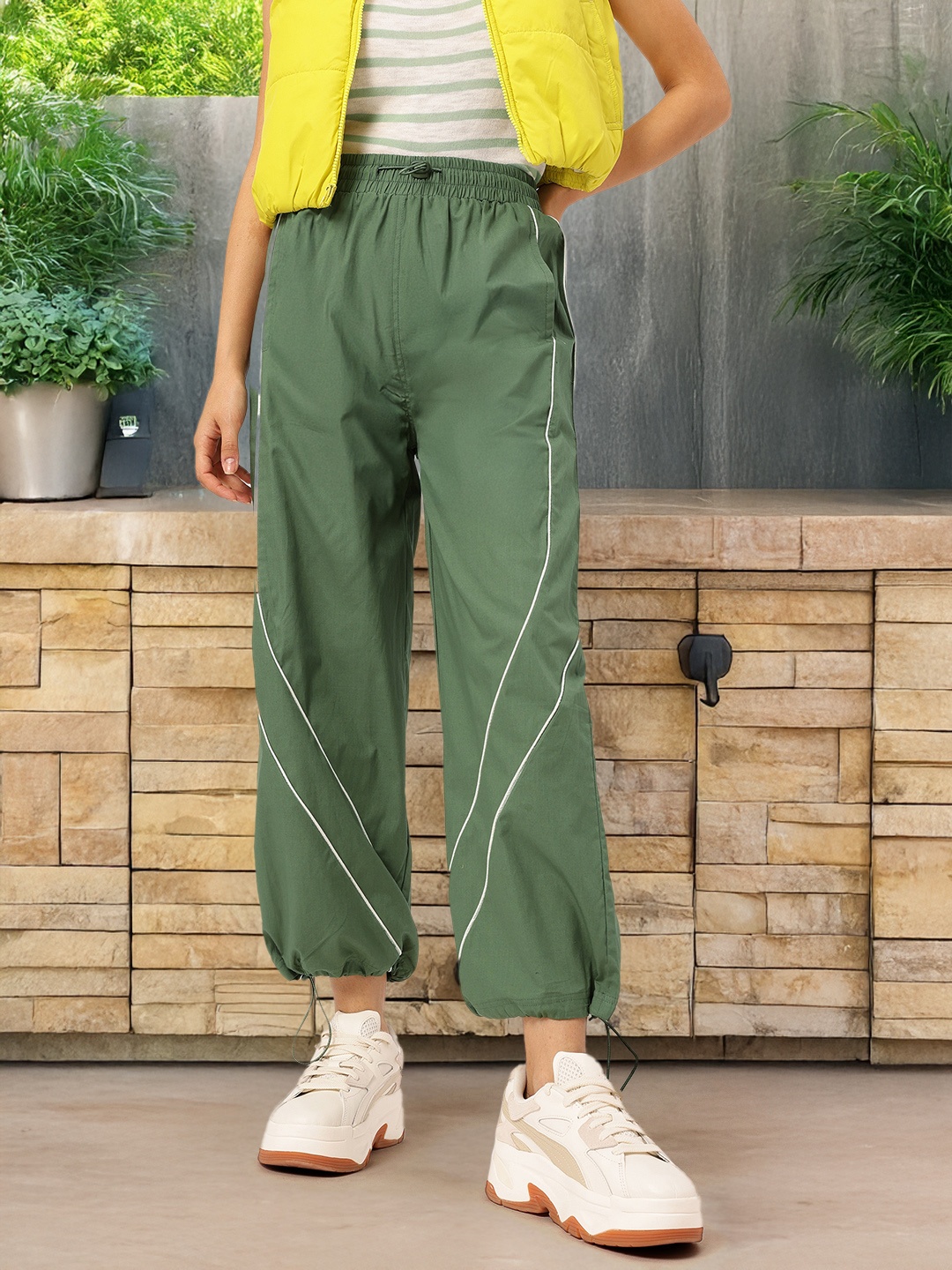 

DressBerry Women Relaxed High-Rise Toggle Hem Joggers, Green