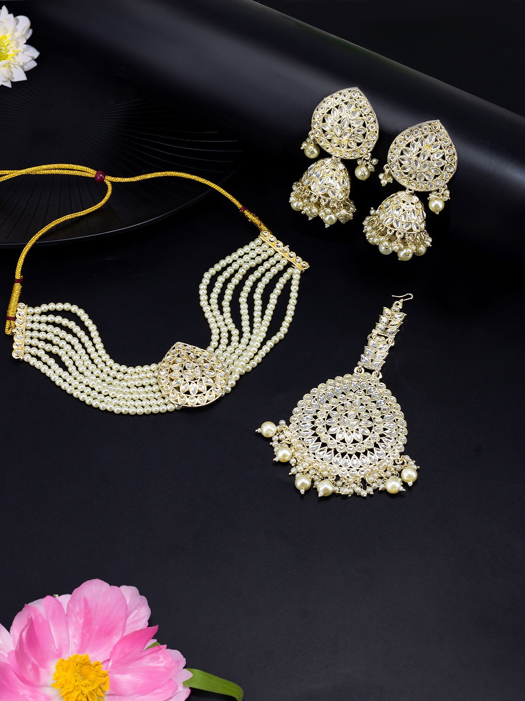 

PRIVIU Gold Plated Kundan Studded & Beaded Jewellery Set