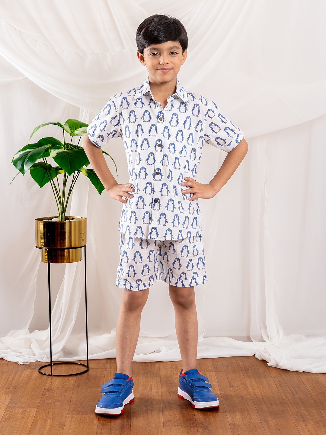 

BEBE UNICORN Boys Quirky Printed Shirt Collar Short Sleeves Pure Cotton Shirt With Shorts, White