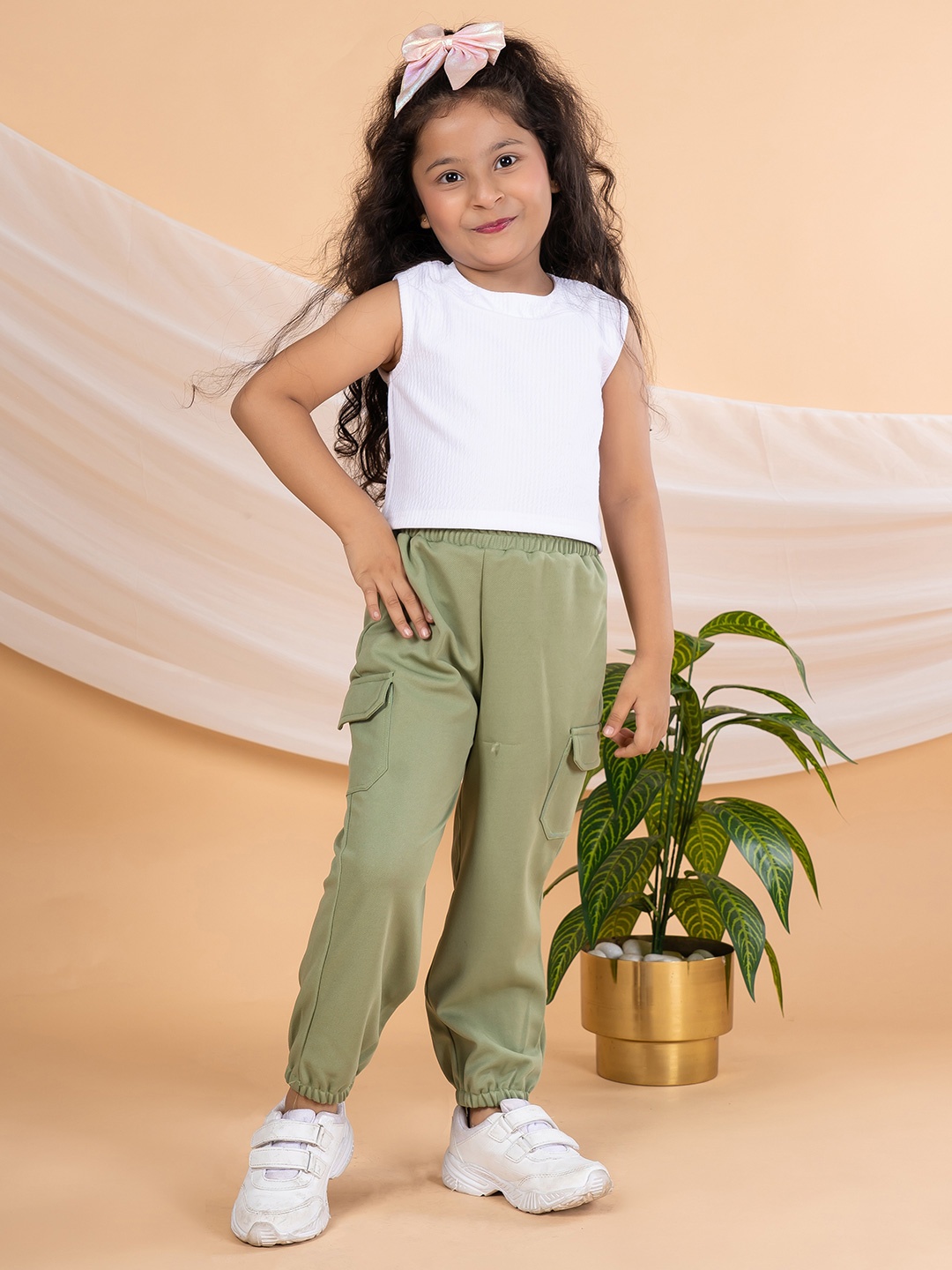 

BEBE UNICORN Girls Round Neck Sleeveless Top With Joggers, Green