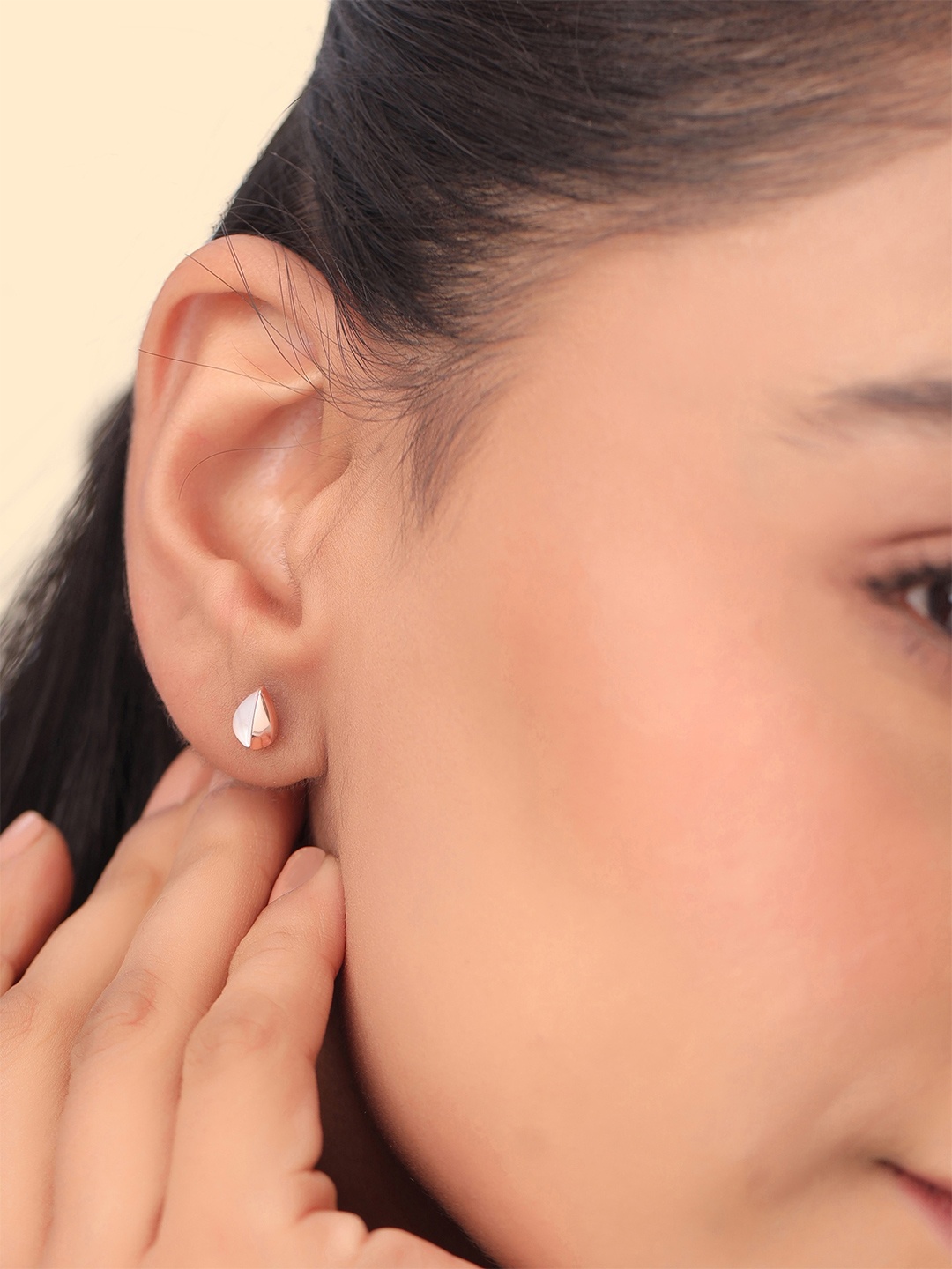 

Kicky And Perky 925 Sterling Silver Rose Gold-Plated Mother of Pearl Contemporary Studs