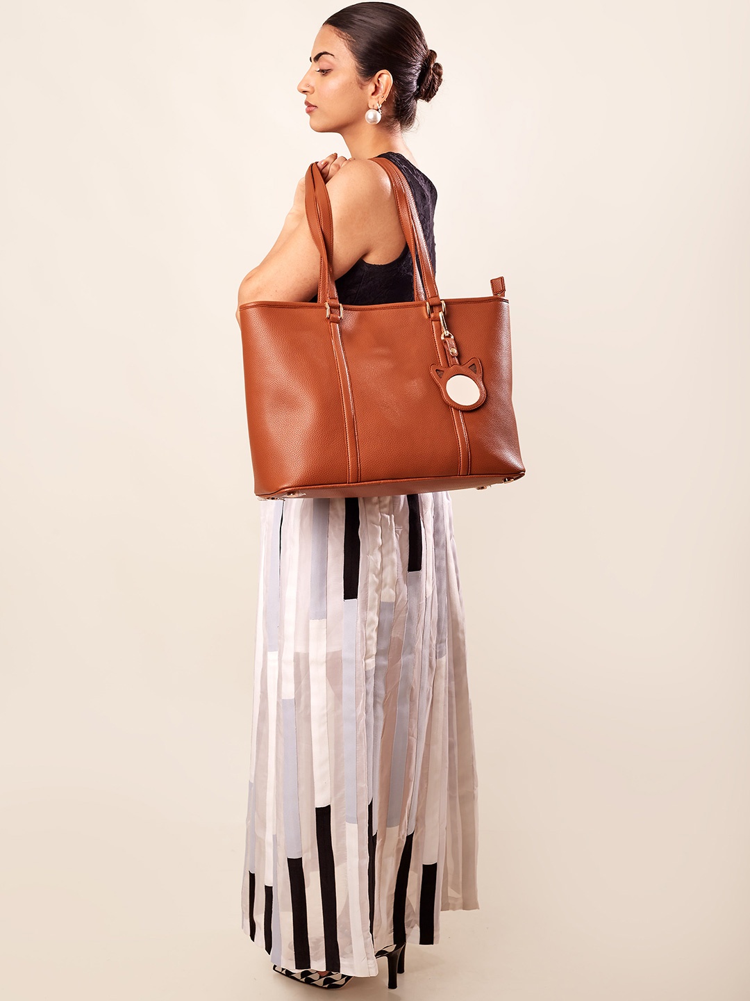 

Oddcat Women Leather tote bag, Tan