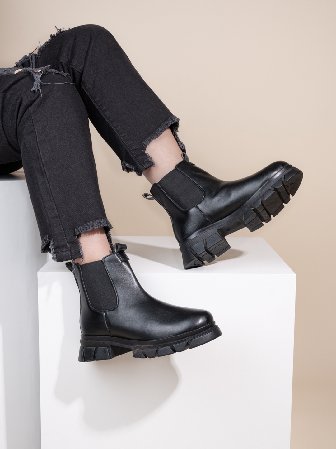 

The Roadster Lifestyle Co Block-Heeled Chelsea Boots, Black
