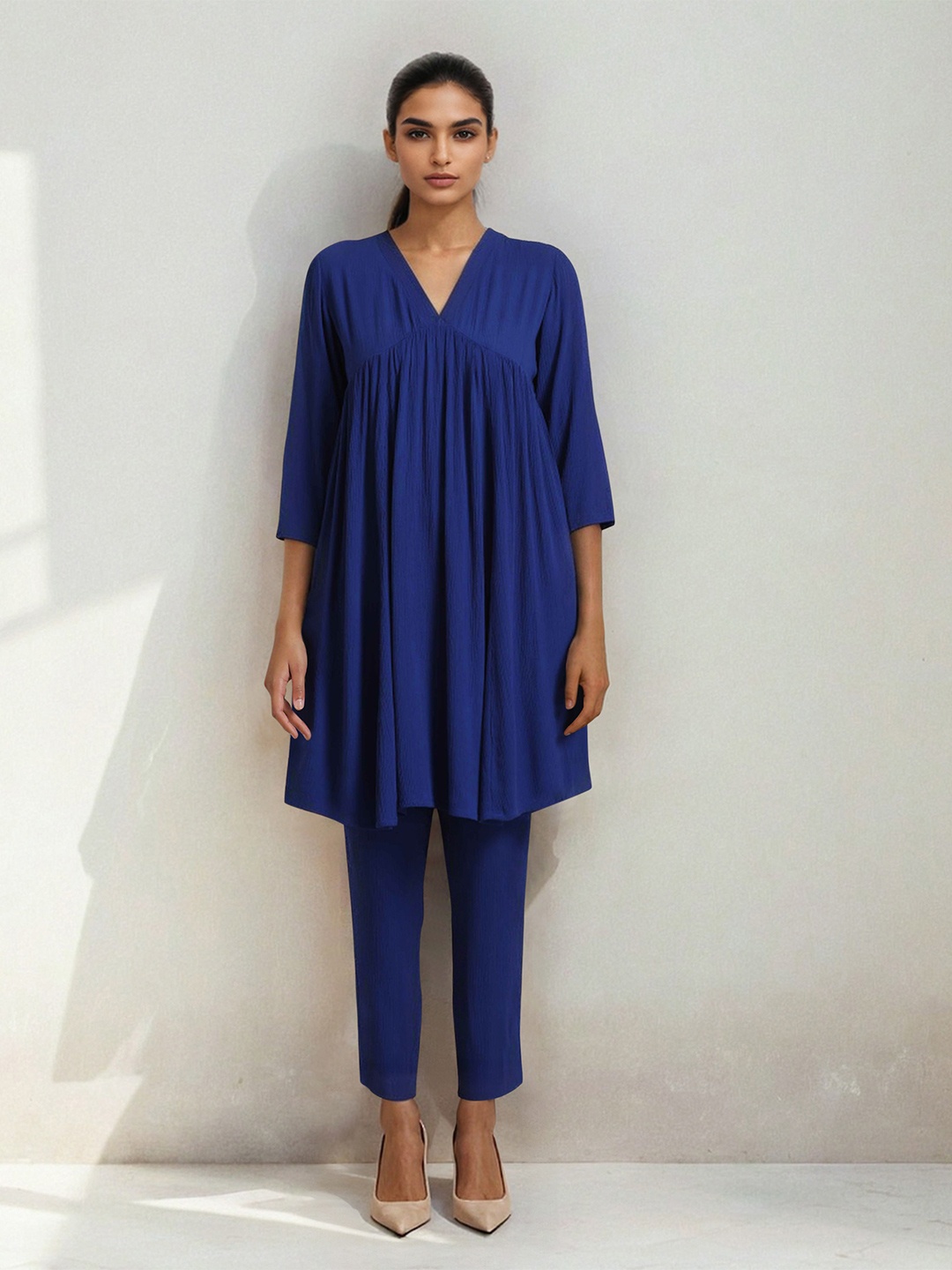

trueBrowns V-Neck Crinkle Flared Tunic With Trousers, Blue
