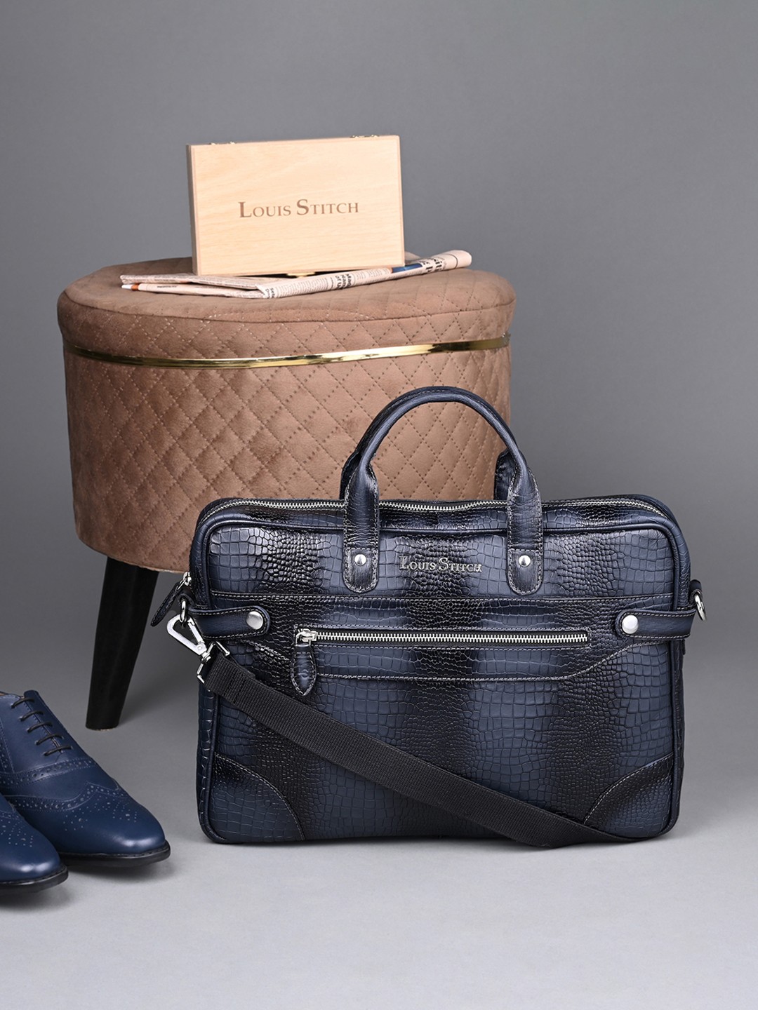 

LOUIS STITCH Men Leather Dual Tone Laptop Bag, Black