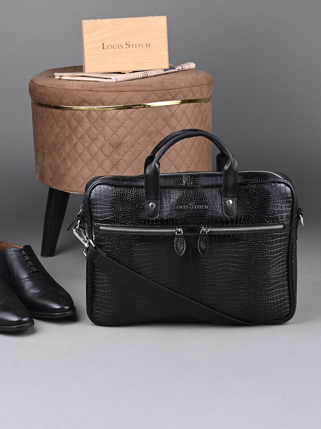 

LOUIS STITCH Men Textured Leather Dual Tone Laptop Bag, Black