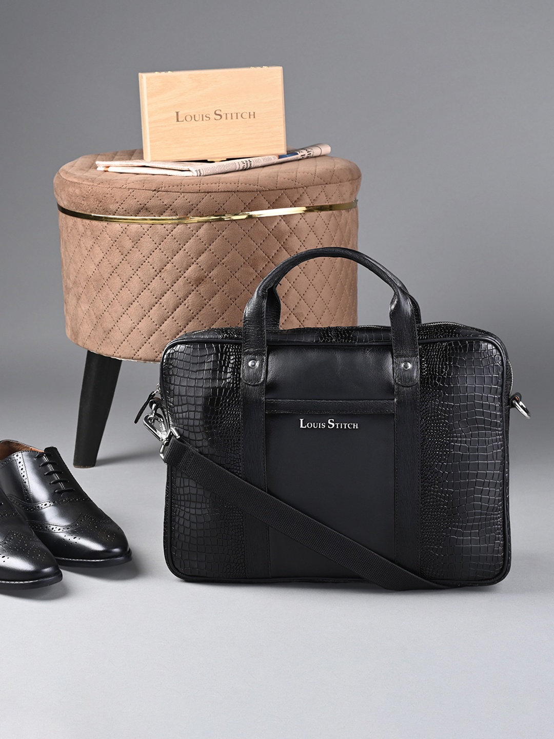 

LOUIS STITCH Men Textured Leather Dual Tone Laptop Bag, Black