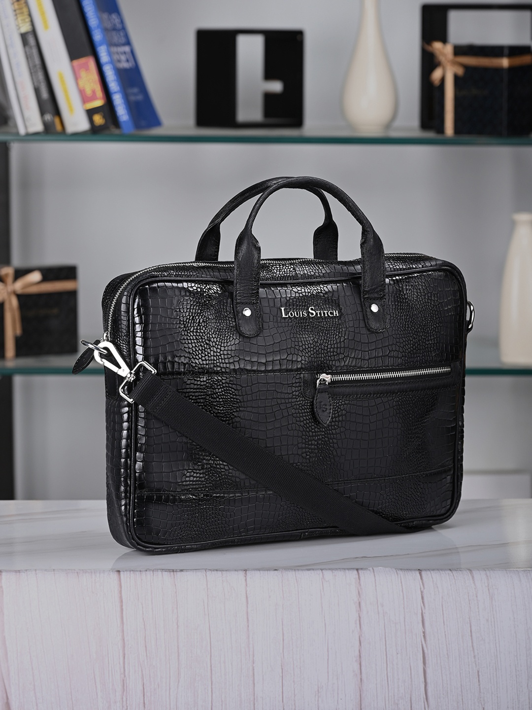 

LOUIS STITCH Men Textured Leather Dual Tone Laptop Bag, Black