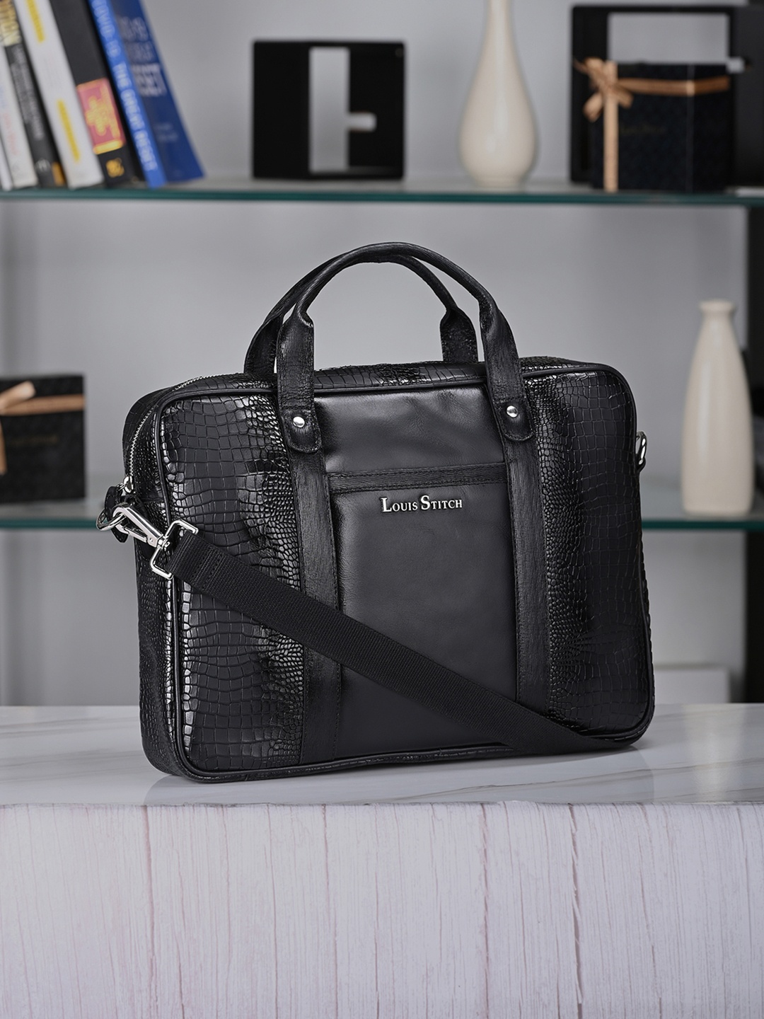 

LOUIS STITCH Men Textured Leather Dual Tone Laptop Bag, Black