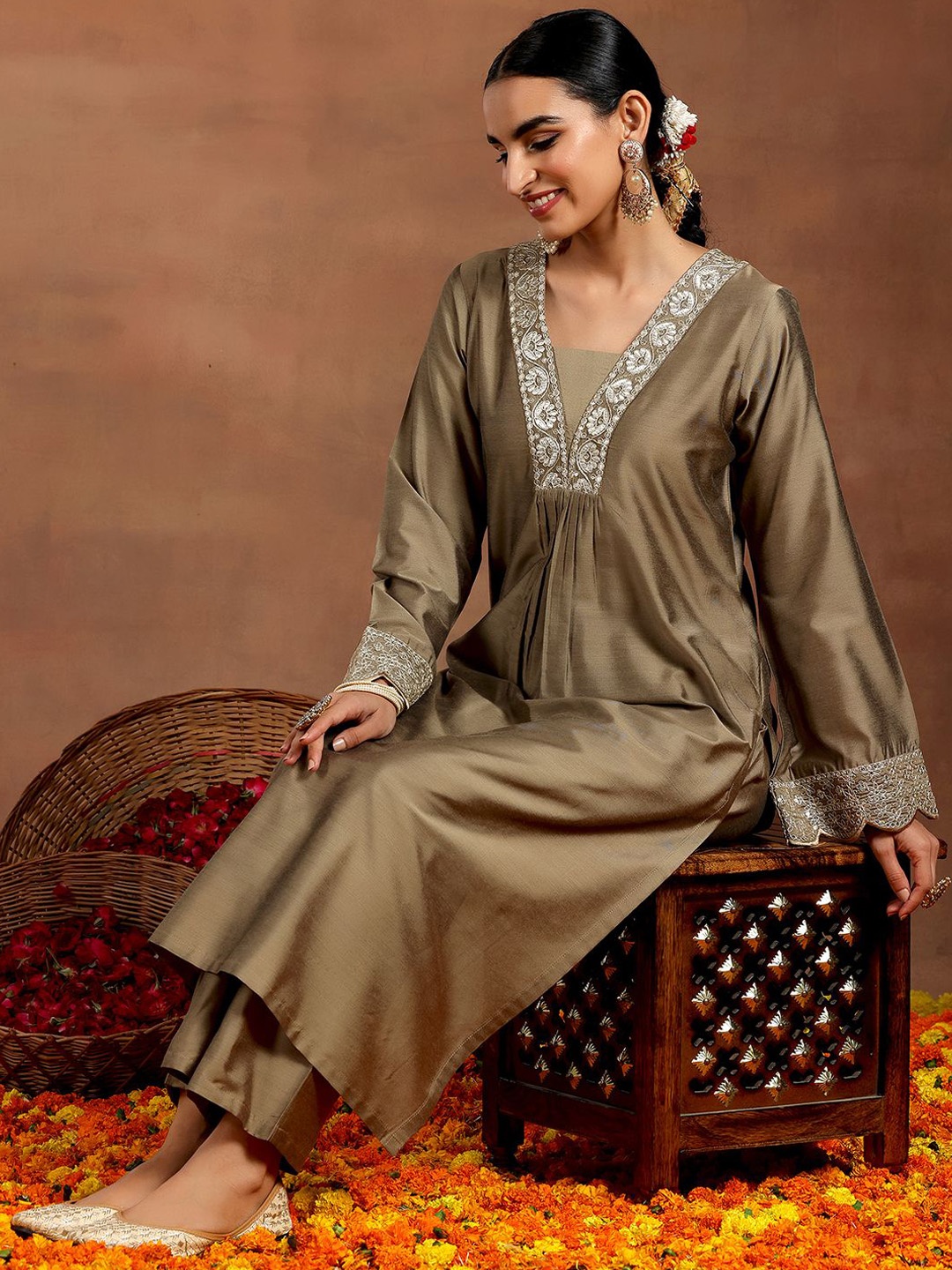 

Libas Pleated Thread Work Straight Kurta with Trousers, Gold