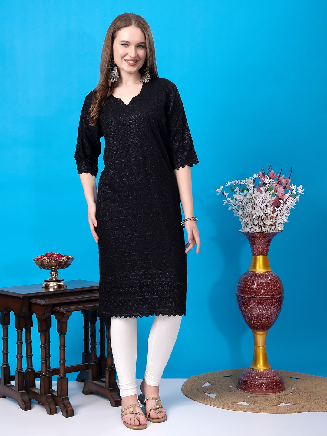 

KEX Women Embroidered Straight Kurta, Black