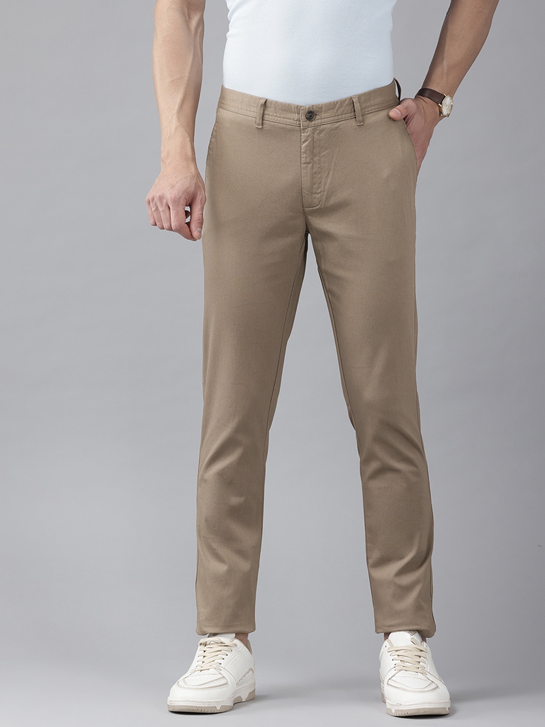 

Blackberrys Men B-91 Self-Textured Mid-Rise Tapered Fit Chinos, Brown