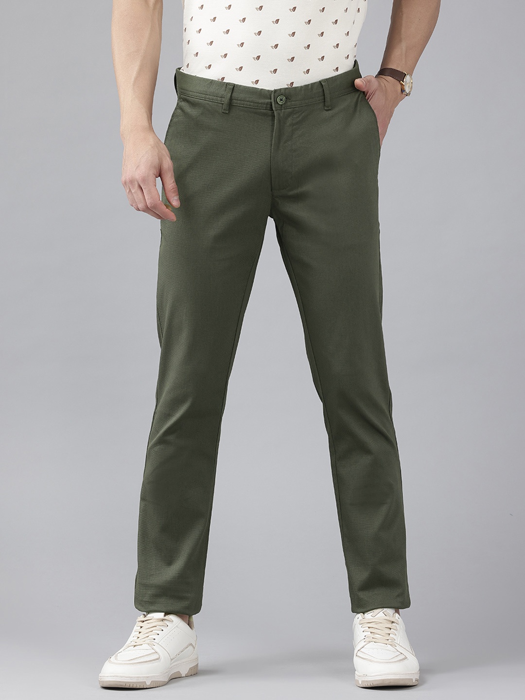 

Blackberrys Men B-91 Self-Textured Mid-Rise Tapered Fit Chinos, Green