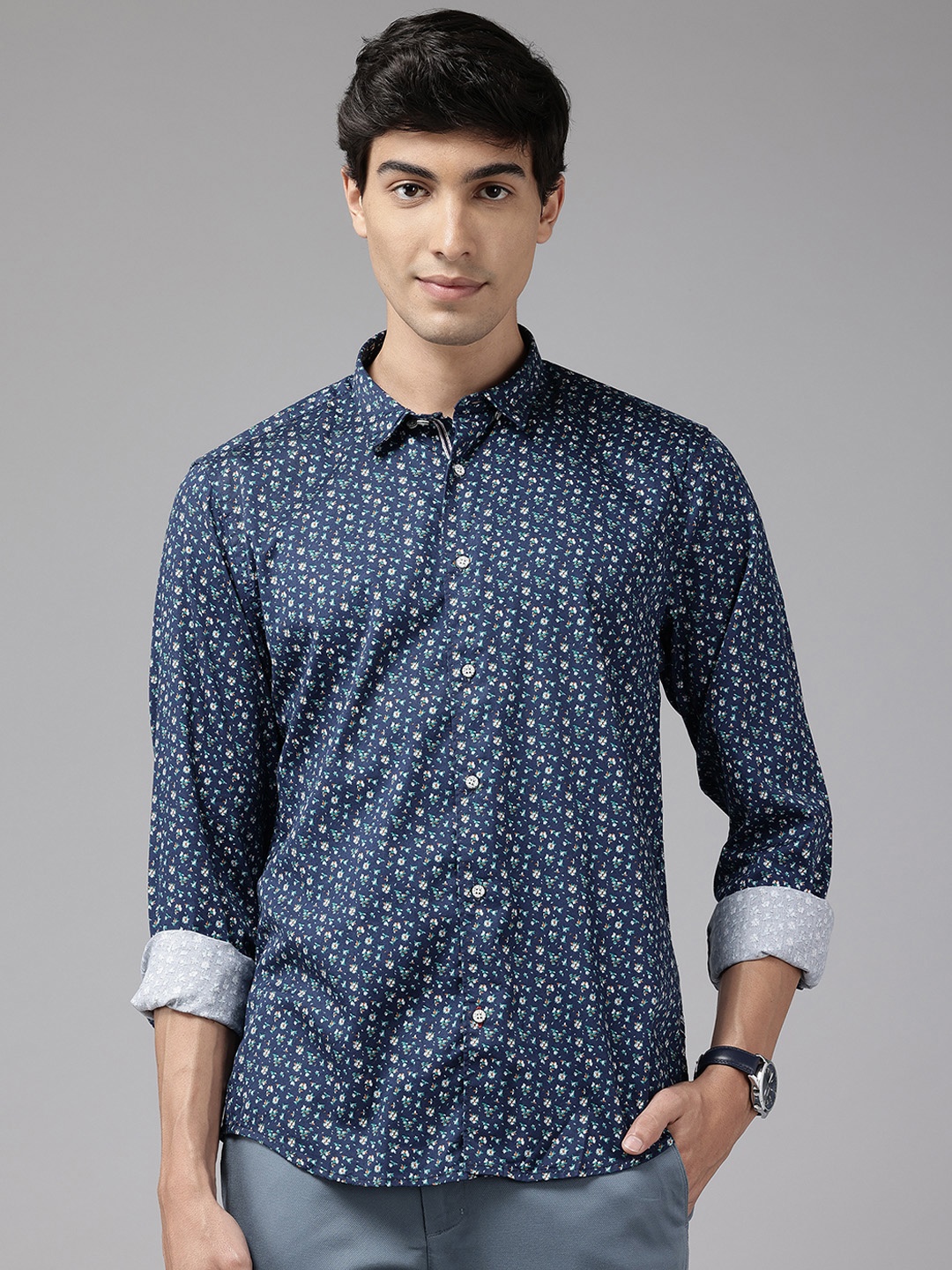 

Blackberrys Cotton Slim Fit Floral Opaque Printed Casual Shirt, Navy blue