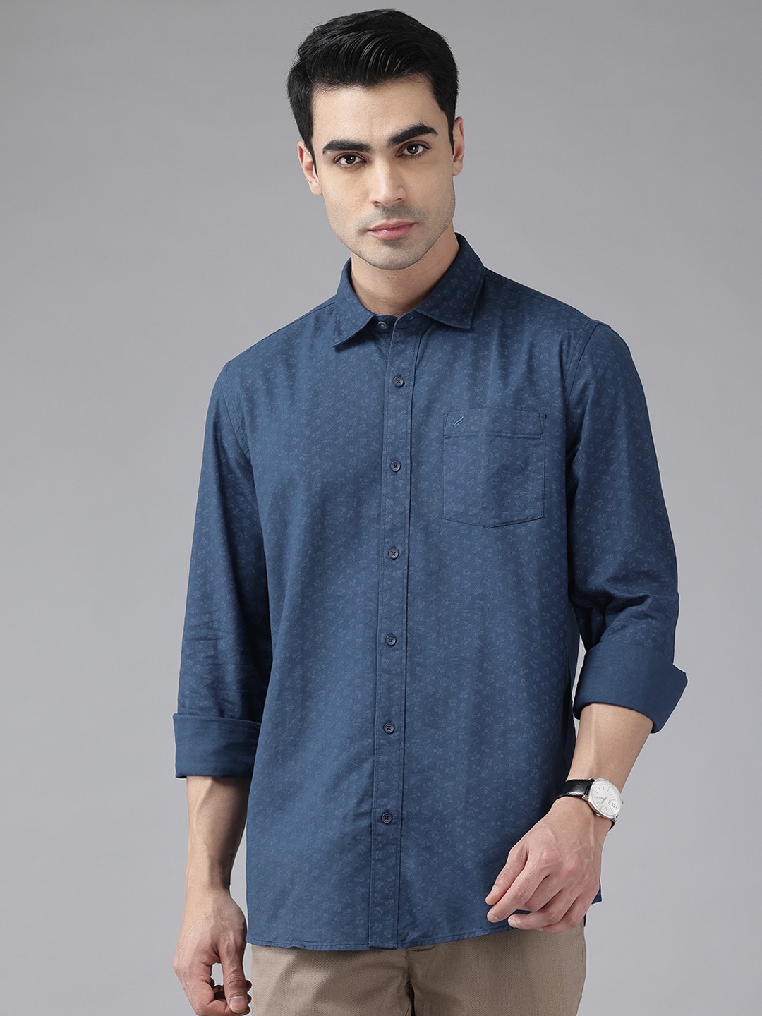 

Blackberrys Men Floral Printed Dart Detail Pure Cotton Casual Shirt, Navy blue