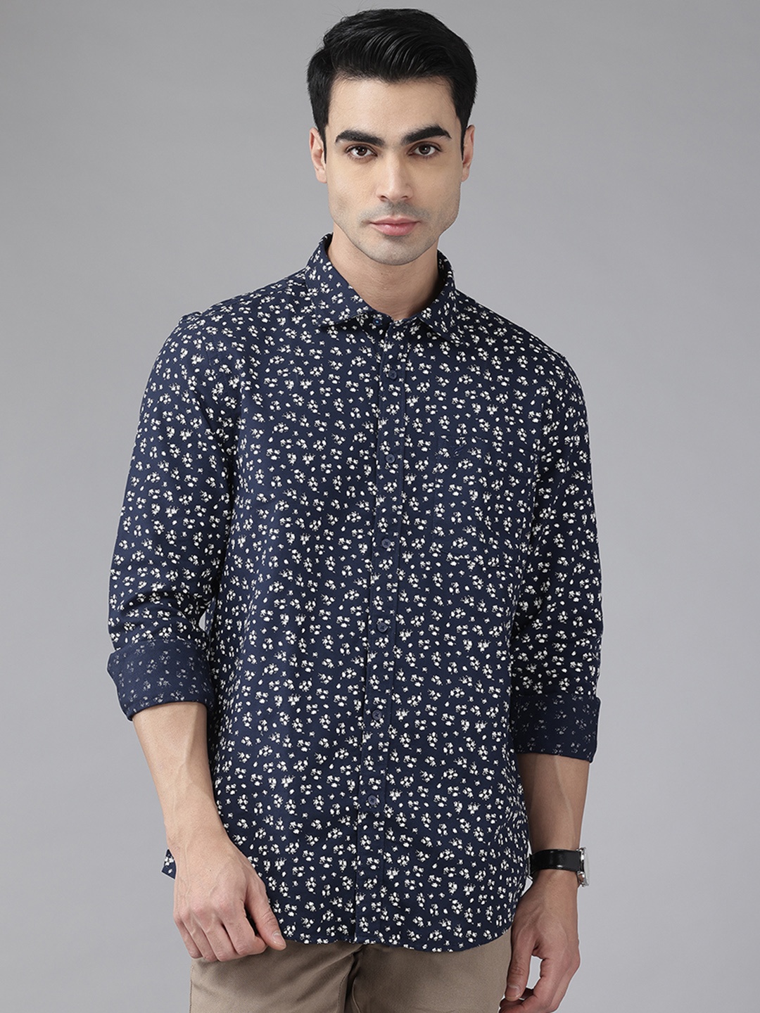 

Blackberrys Men Ditsy Floral Print Textured Pure Cotton Casual Shirt, Navy blue