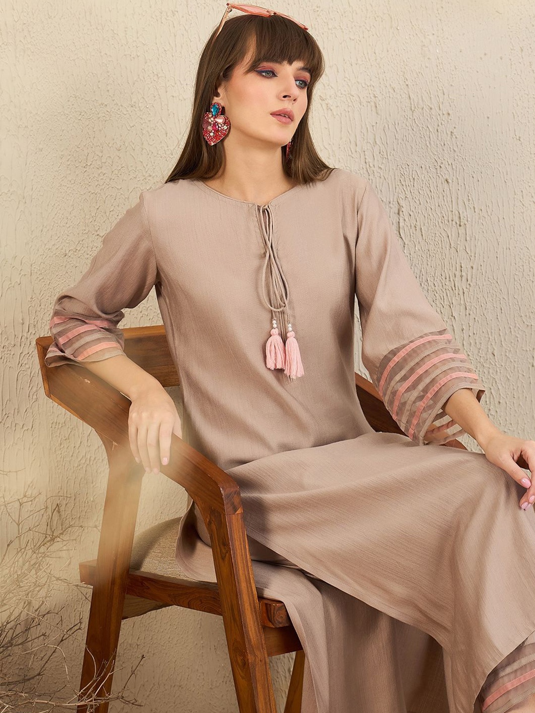 

Indo Era Tie-Up Neck Straight Kurta With Trousers, Brown