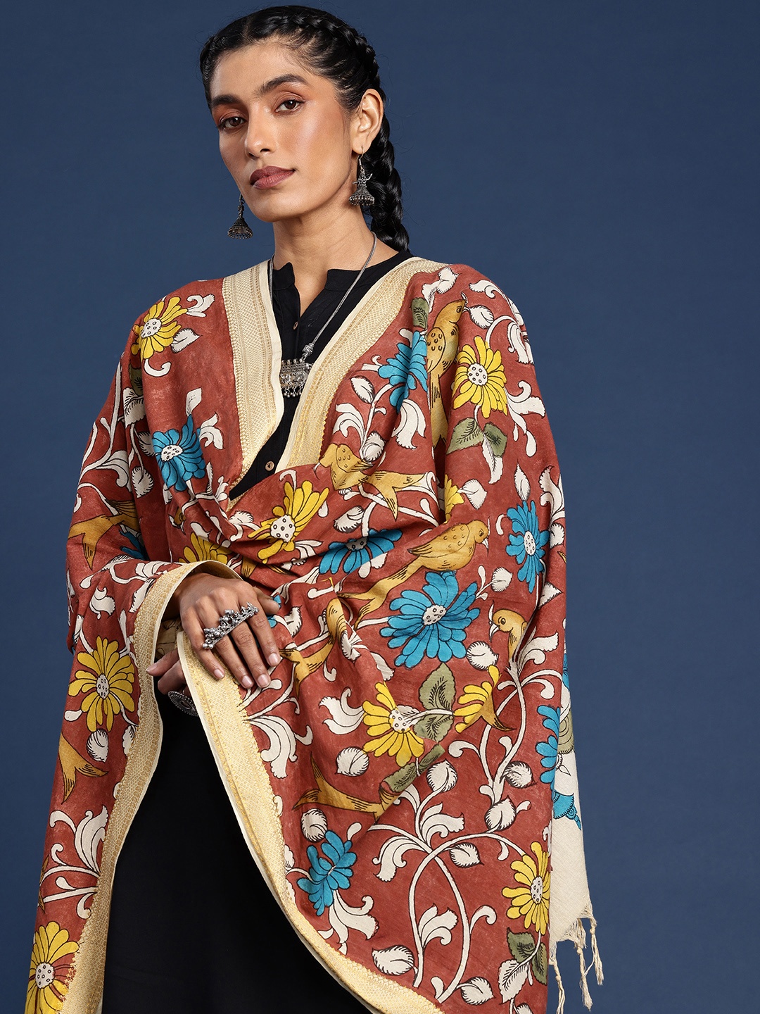 

Taavi Ethnic Motifs Printed Kalamkari Dupatta with Zari, Multi