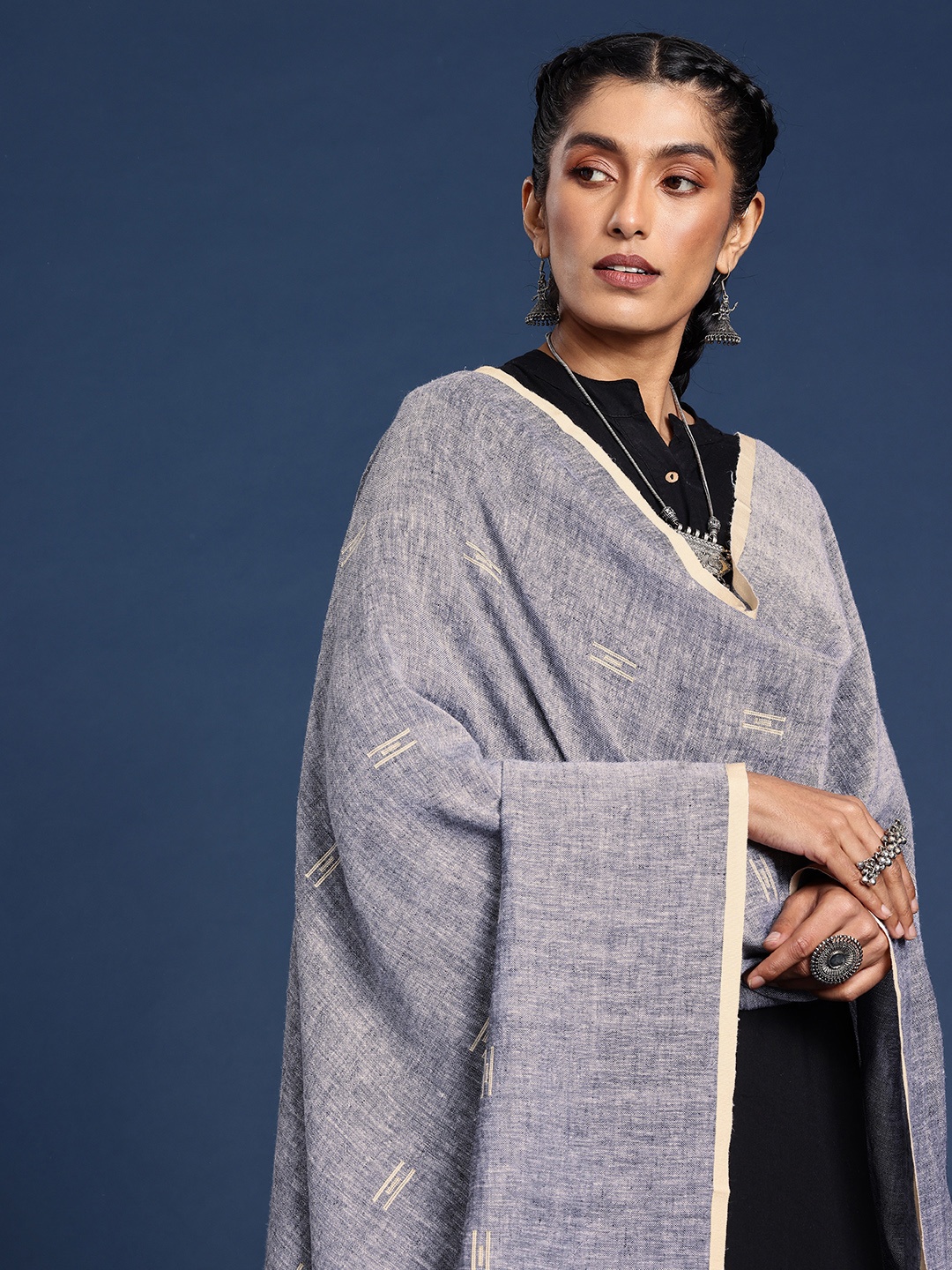 

Taavi Woven Design Linen Dupatta, Grey