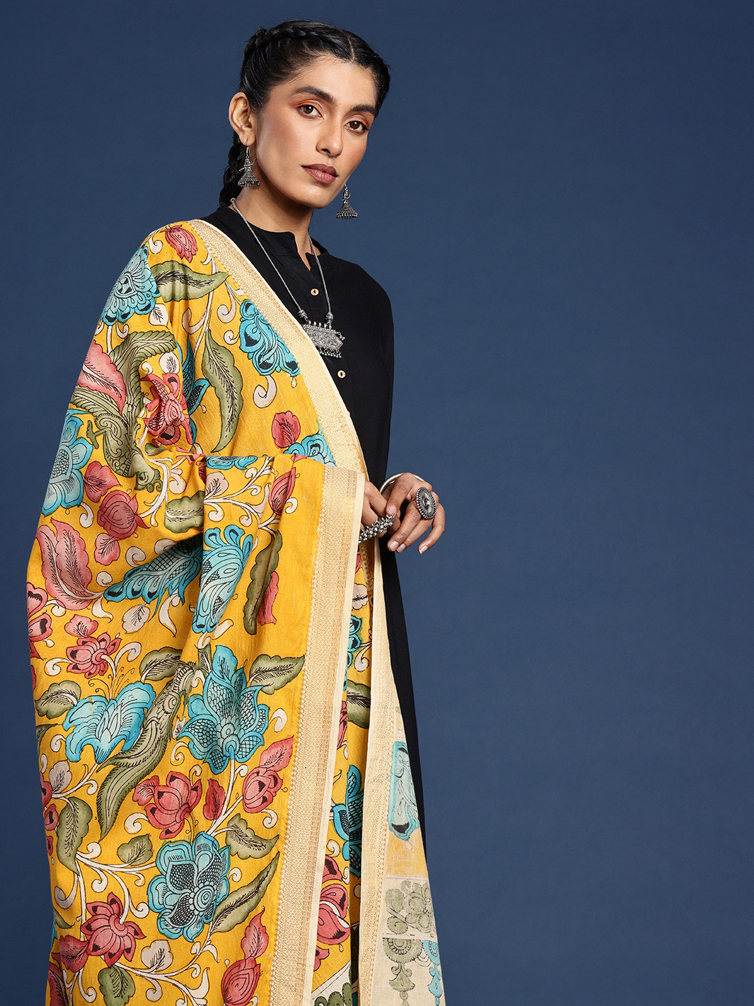 

Taavi Ethnic Motifs Printed Kalamkari Dupatta with Zari, Yellow