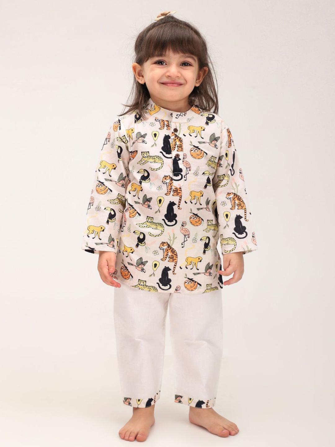 

MAMA AND PEACHES Kids Printed Mandarin Collar Pure Cotton Night suit, White