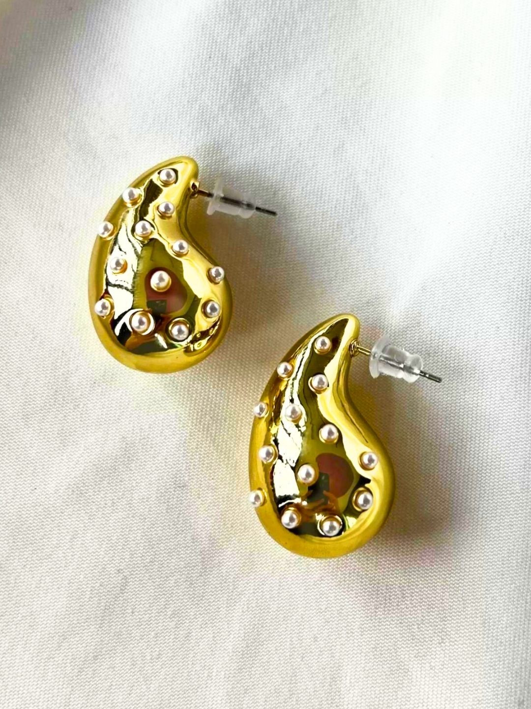 

DressBerry White Gold Plated Stainless Steel Pearls Teardrop Shaped Studs