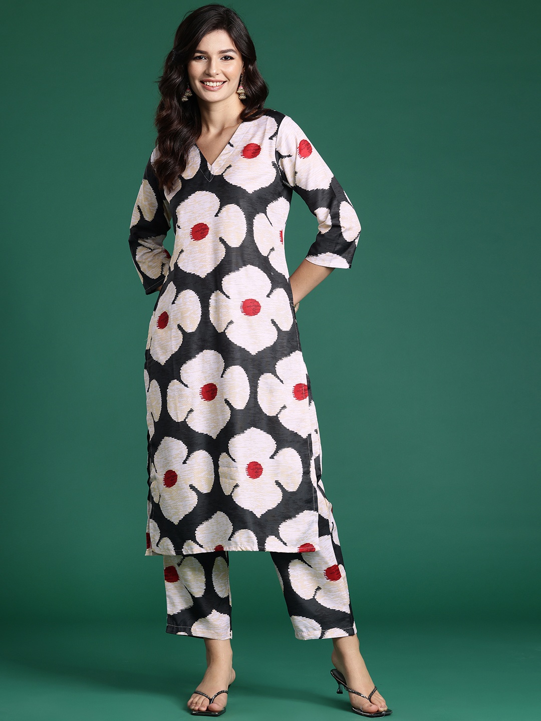 

Indo Era Floral Printed Kurta with Trousers, Black