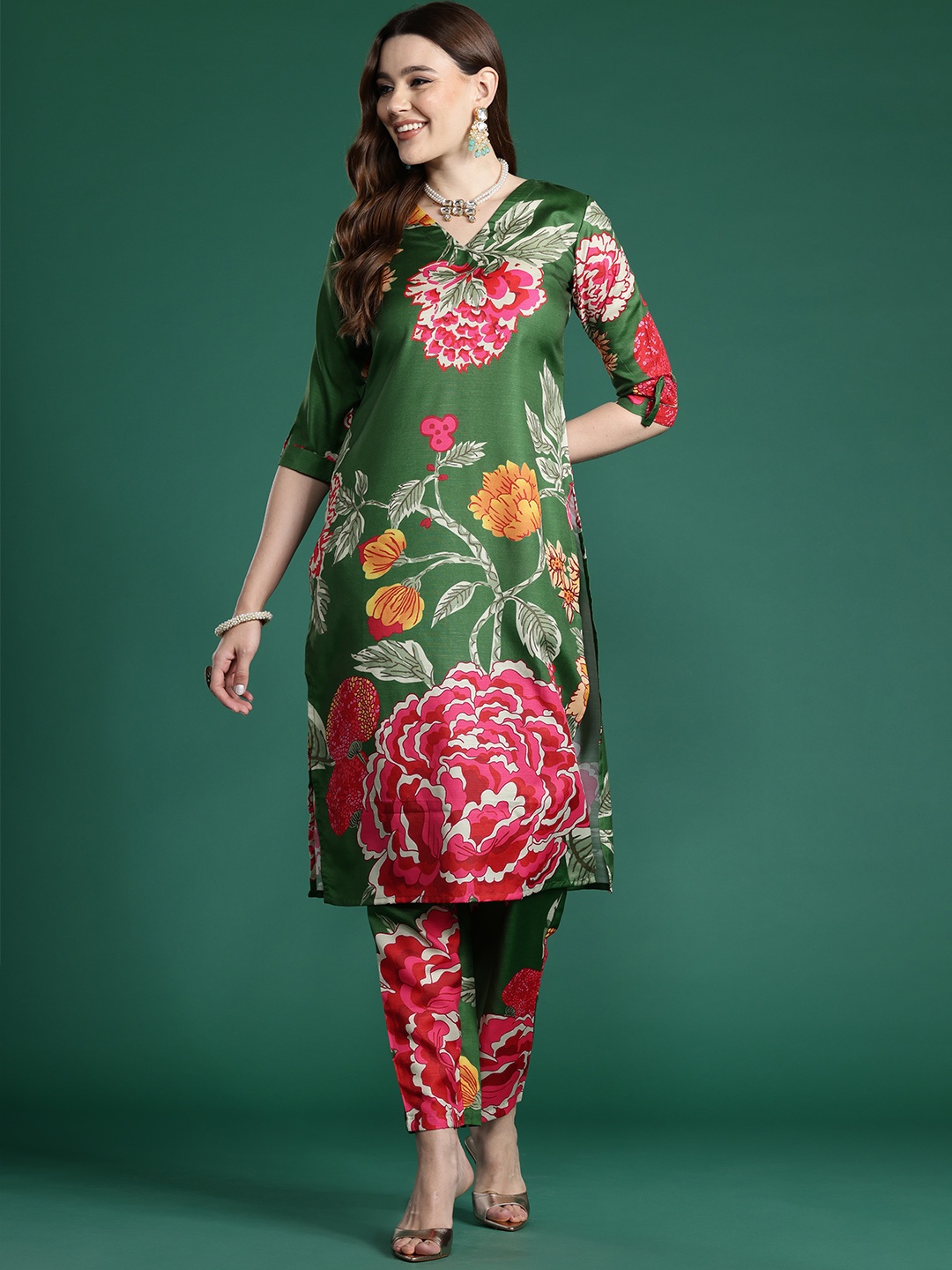 

Indo Era Floral Printed Kurta with Trousers, Green