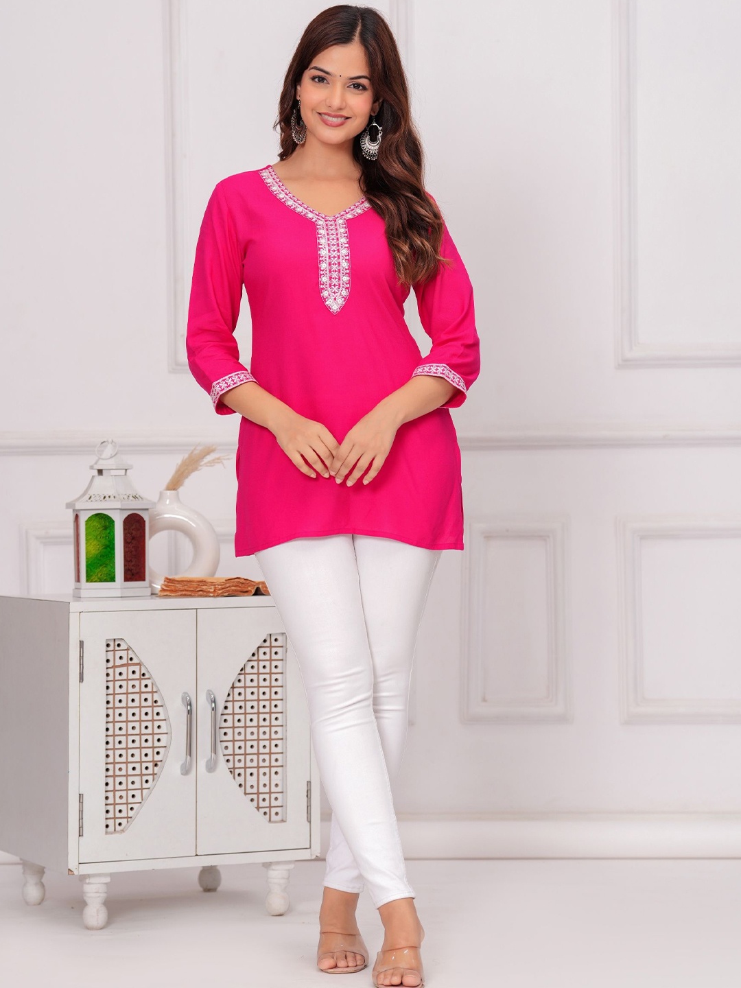 

NEW4U Women Embroidered V-neck Top, Pink